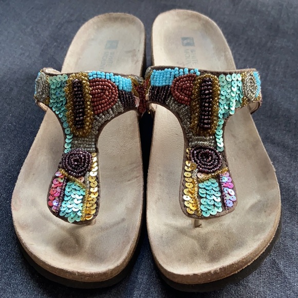 White Mountain Shoes - White Mountain Beaded Leather Sandals 6M